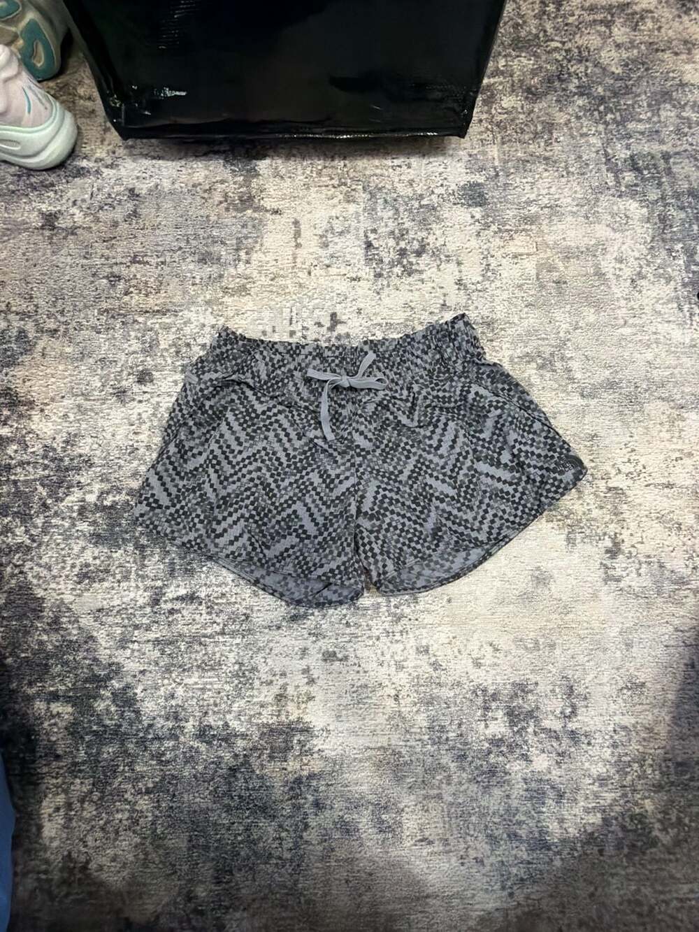 The North Face Running Shorts Size M Gray Geometric Nylon